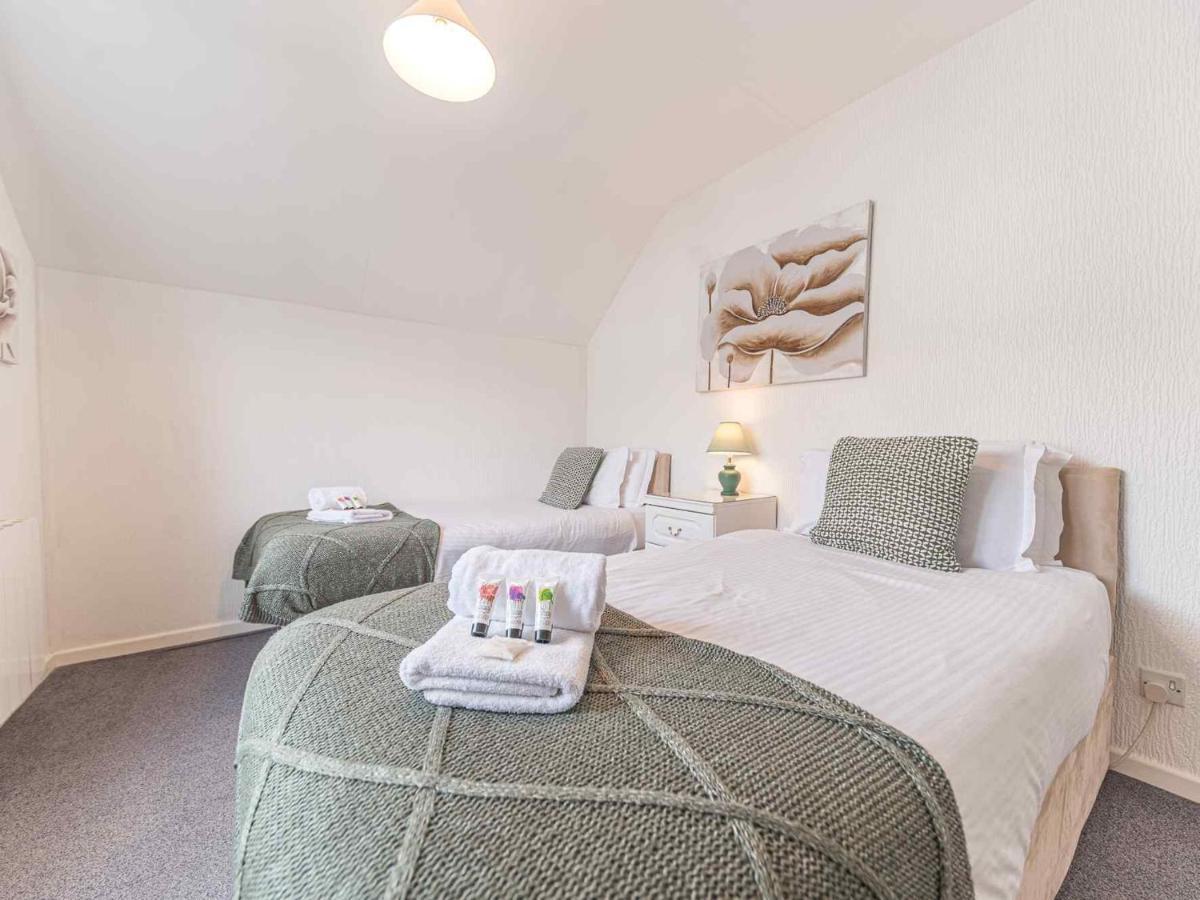 Pass The Keys Comfortable 3 Bed In Central Bowness With Parking 温德米尔 外观 照片