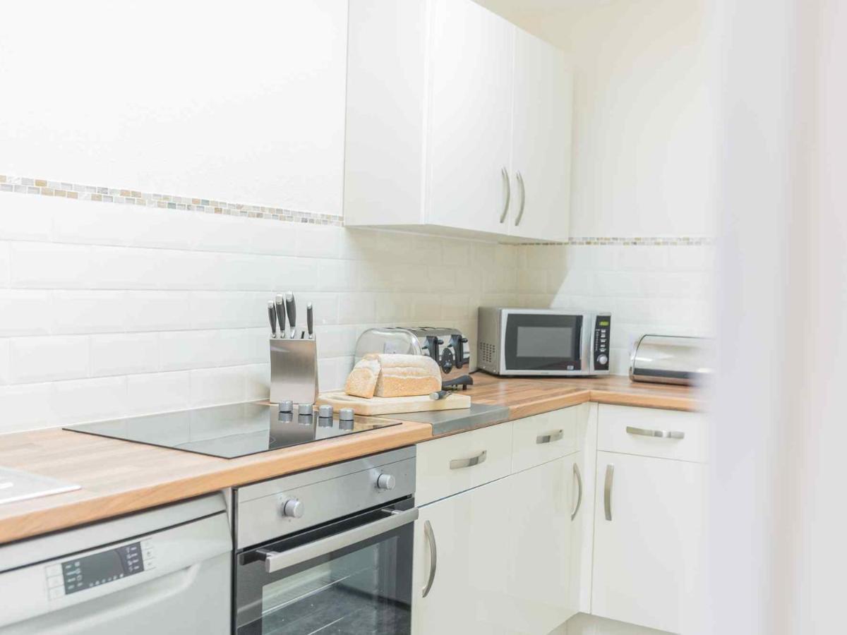 Pass The Keys Comfortable 3 Bed In Central Bowness With Parking 温德米尔 外观 照片