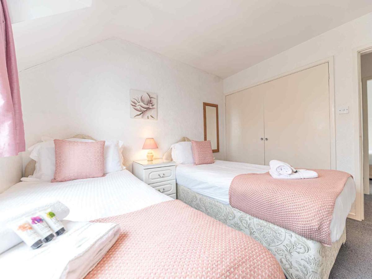 Pass The Keys Comfortable 3 Bed In Central Bowness With Parking 温德米尔 外观 照片
