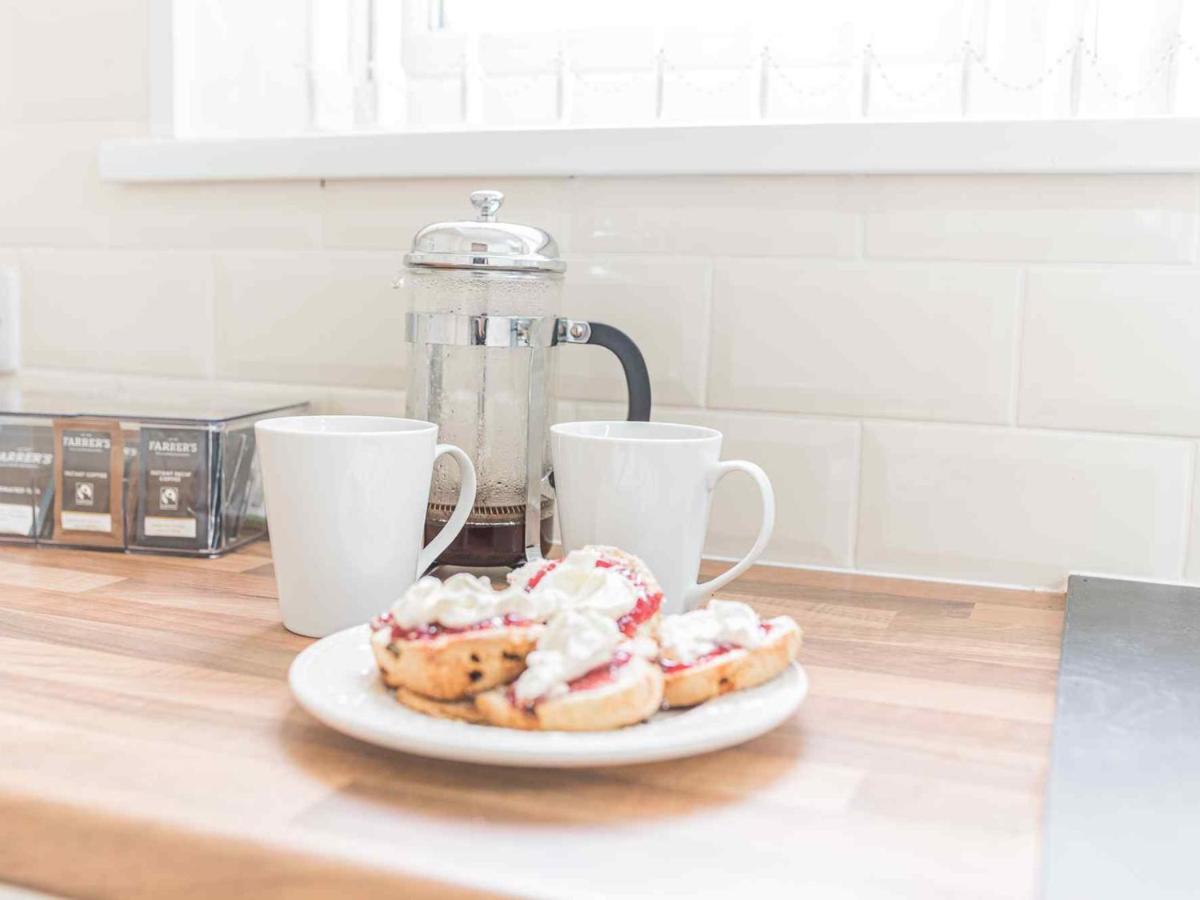 Pass The Keys Comfortable 3 Bed In Central Bowness With Parking 温德米尔 外观 照片