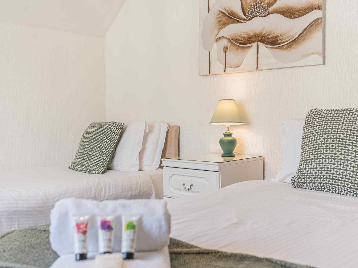 Pass The Keys Comfortable 3 Bed In Central Bowness With Parking 温德米尔 外观 照片